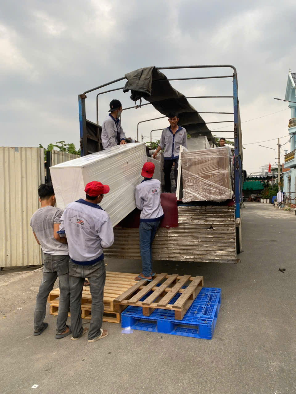 thu mua nhôm kính